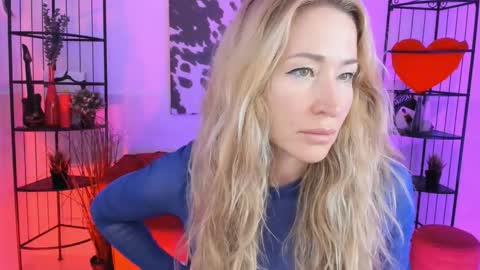 astramonroe online show from October 2025 06:29:02 PM