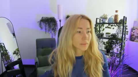 Snapshot of astramonroe chatting on April 2026 07:11:01 AM astramonroe online show from April 2026 07:11:01 AM
