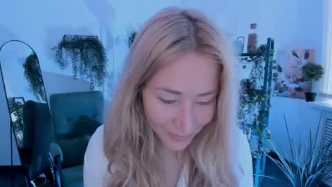 Snapshot of astramonroe chatting on April 2026 04:15:01 AM astramonroe online show from April 2026 04:15:01 AM