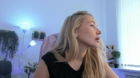 Snapshot of astramonroe chatting on April 2026 07:14:02 AM astramonroe online show from April 2026 07:14:02 AM