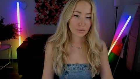 Snapshot of astramonroe chatting on May 2026 10:21:01 AM astramonroe online show from May 2026 10:21:01 AM
