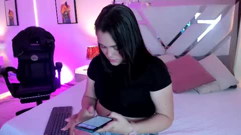 Snapshot of astrid_williams_ chatting on July 2026 01:40:01 AM Astrid online show from July 2026 01:40:01 AM