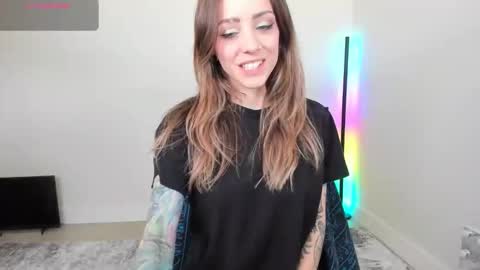 Snapshot of astridluxe chatting on June 2026 04:07:02 PM Astrid Luxe online show from June 2026 04:07:02 PM