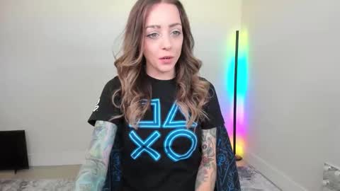 Snapshot of astridluxe chatting on June 2026 03:32:02 PM Astrid Luxe online show from June 2026 03:32:02 PM
