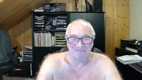 asusandy online show from January 2025 05:42:02 PM