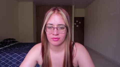 Snapshot of atenas__05 chatting on February 2025 07:06:01 PM atenas online show from February 2025 07:06:01 PM