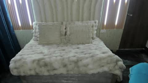 Atenea online show from April 2026 07:58:02 PM