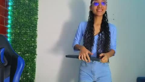 Athenea online show from March 2026 08:14:02 AM