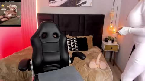 athenearusell online show from September 2025 08:52:01 PM