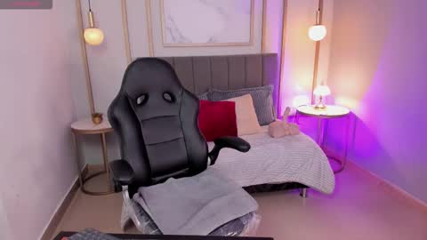 athenearusell online show from November 2025 11:43:01 AM