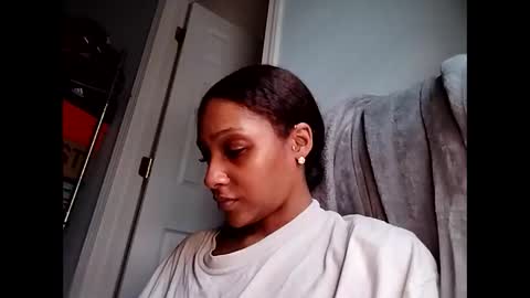 AtirahCali online show from November 2025 01:31:01 PM