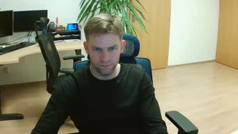 Snapshot of attom88 chatting on January 2025 04:32:02 PM SomeFun online show from January 2025 04:32:02 PM