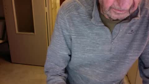 auguste061400 online show from February 2025 04:58:01 PM