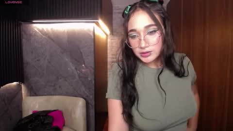 aura_cute_ online show from March 2026 12:37:01 AM