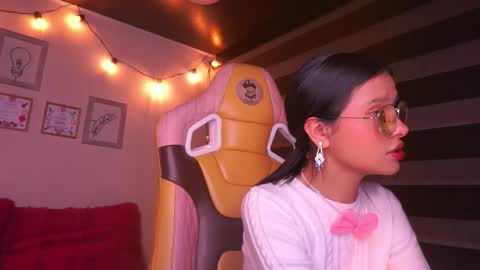aura_rouss online show from November 2025 01:39:01 AM