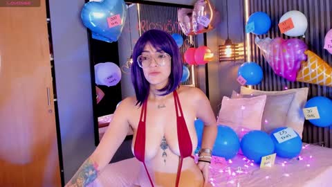 Aura online show from February 2025 12:39:02 PM