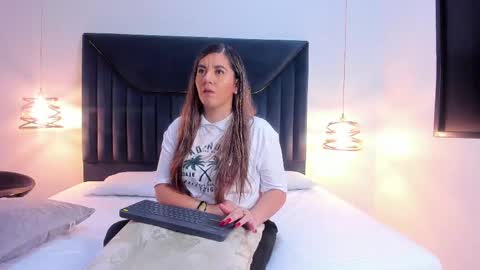 Snapshot of auraevens chatting on September 2025 08:08:02 PM Aura Evans online show from September 2025 08:08:02 PM