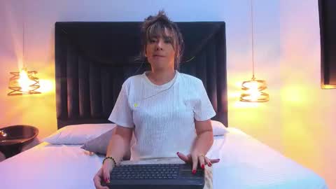 Snapshot of auraevens chatting on September 2025 12:05:02 PM Aura Evans online show from September 2025 12:05:02 PM