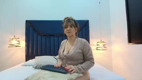 Snapshot of auraevens chatting on September 2025 12:18:01 PM Aura Evans online show from September 2025 12:18:01 PM