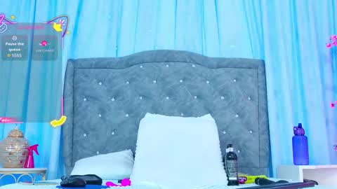 Aura online show from October 2025 07:23:02 PM