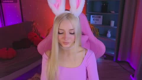 Aura online show from April 2026 08:39:01 PM