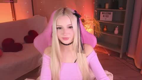 Aura online show from April 2026 08:53:02 PM