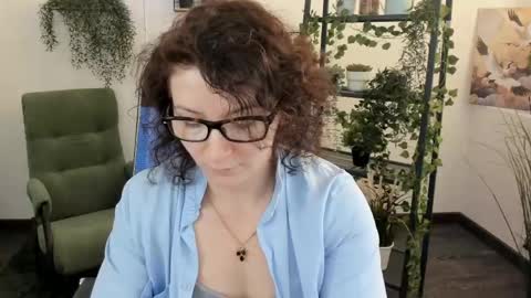 Snapshot of aureliagleam chatting on May 2026 01:35:02 AM Aurelia online show from May 2026 01:35:02 AM