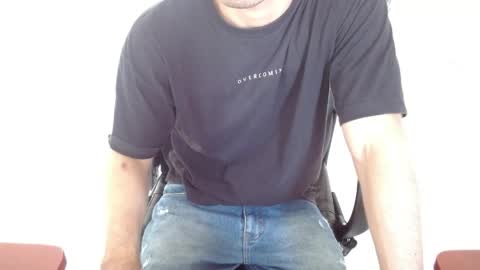 Snapshot of aureliv1 chatting on April 2026 09:45:02 PM Aureliano online show from April 2026 09:45:02 PM