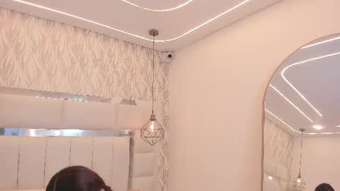 Snapshot of aurora_bellamont chatting on June 2026 01:37:01 PM Aurora online show from June 2026 01:37:01 PM