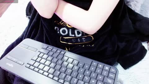 Snapshot of aurora_blossom__ chatting on December 2024 03:20:02 PM Aurora online show from December 2024 03:20:02 PM