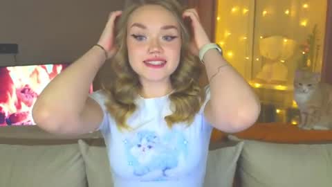 Snapshot of aurora_golden chatting on December 2024 07:11:02 PM Kate online show from December 2024 07:11:02 PM