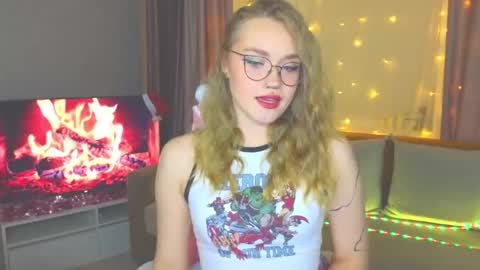 Snapshot of aurora_golden chatting on January 2025 07:13:02 PM Kate online show from January 2025 07:13:02 PM