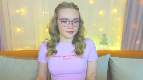 Snapshot of aurora_golden chatting on February 2025 04:07:01 PM Kate online show from February 2025 04:07:01 PM