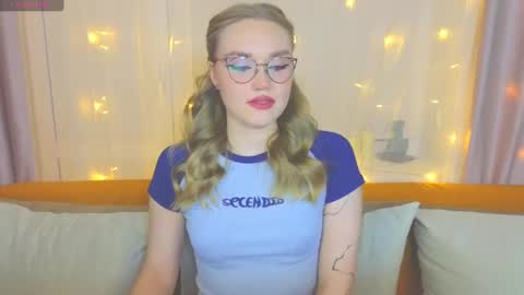 Snapshot of aurora_golden chatting on February 2025 03:21:01 PM Kate online show from February 2025 03:21:01 PM