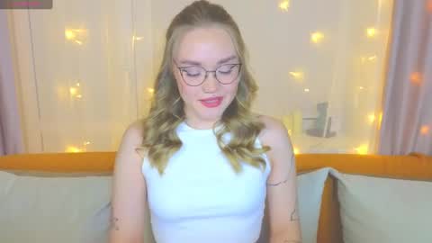 Snapshot of aurora_golden chatting on February 2025 03:47:01 PM Kate online show from February 2025 03:47:01 PM