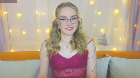 Snapshot of aurora_golden chatting on March 2025 03:37:01 PM Kate online show from March 2025 03:37:01 PM