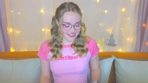 Snapshot of aurora_golden chatting on March 2025 04:50:02 PM Kate online show from March 2025 04:50:02 PM