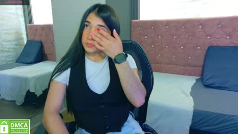 Aurora online show from September 2025 03:32:02 AM