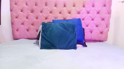 auroraa_miller online show from September 2025 11:59:01 AM