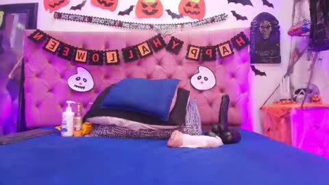 auroraa_miller online show from October 2025 11:54:02 AM