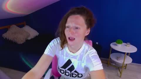 auroraborealis__ online show from September 2025 06:41:01 AM