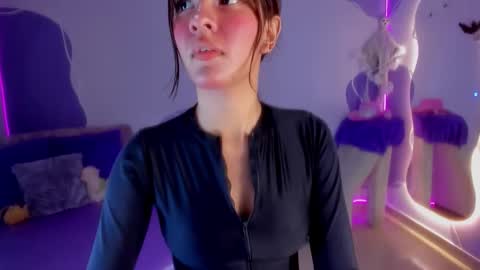 auroracute2 online show from November 2025 02:16:01 PM