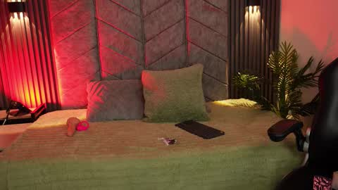 aurora online show from October 2025 07:42:02 PM