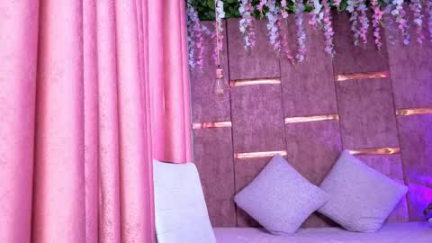 aurora online show from December 2025 08:17:01 PM