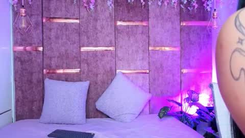 aurora online show from December 2025 08:38:01 PM