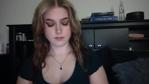 auroralightz1 online show from March 2026 07:53:01 PM