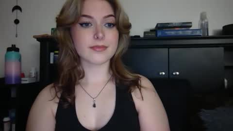 auroralightz1 online show from May 2026 06:59:01 PM