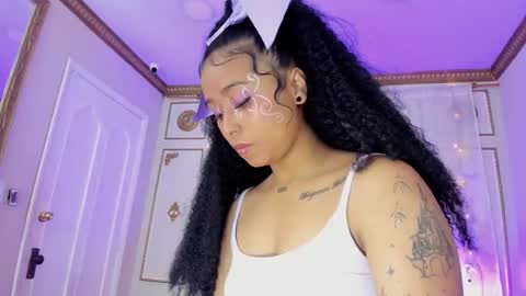 Aurora online show from October 2025 12:02:01 PM