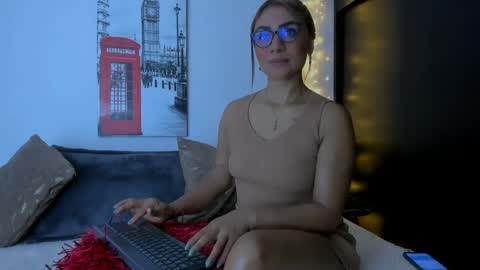 Aurora Ponce online show from February 2025 04:40:01 AM
