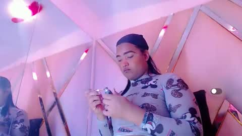 Aurora online show from October 2025 07:15:01 PM